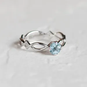 Zlatý prsten s akvamarínem a diamanty QUEEN Thumbnail