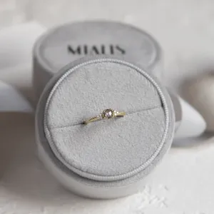 Zlatý prsten MONNY s diamantem salt and pepper ve stylu rose cut a bílými diamanty