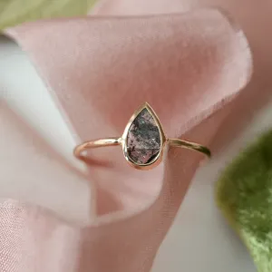 Minimalist gold ring with salt and pepper diamond REED