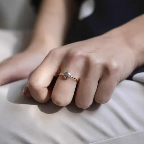 Gold ring with salt and pepper diamond HIKS