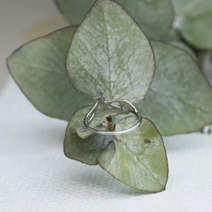 Gold minimalist leaf ring with diamonds DOFA Thumbnail
