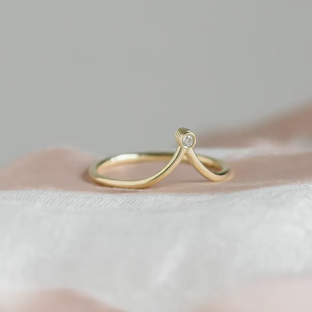 Minimalistický zlatý prsten s diamantem CAREN Image