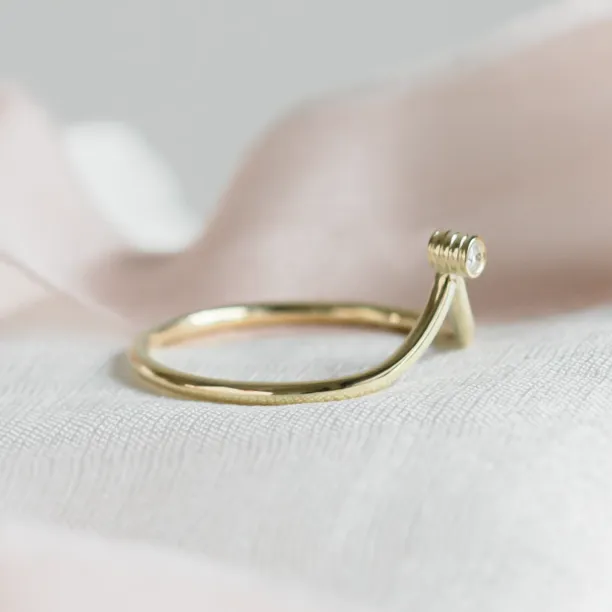 Minimalistický zlatý prsten s diamantem CAREN Image