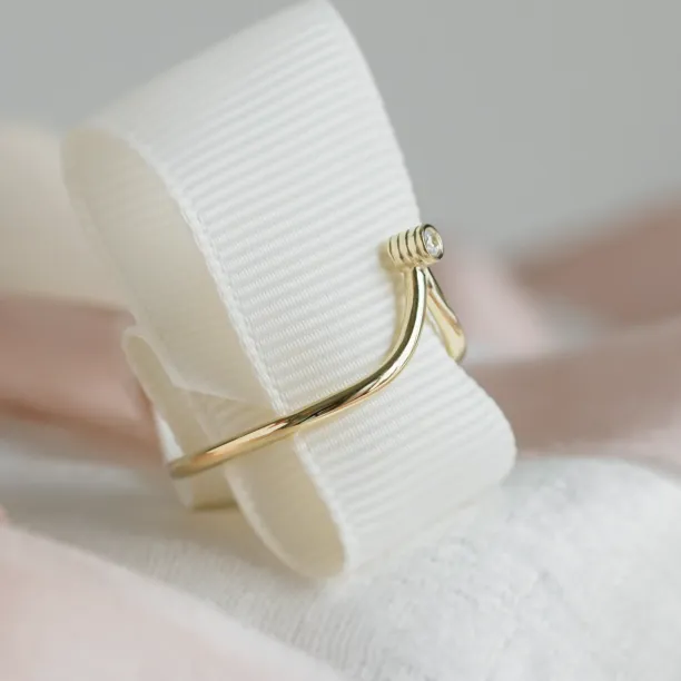 Minimalistický zlatý prsten s diamantem CAREN Image