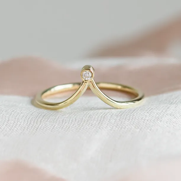Minimalistický zlatý prsten s diamantem CAREN Image