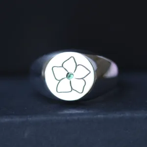 CLARK men's gold ring with emerald and engraved flower on the flat top