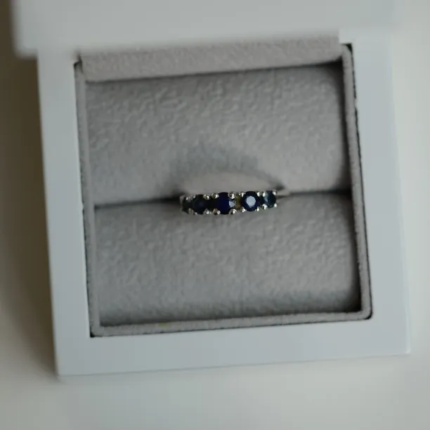 Gold ring with sapphires NIKKI Image