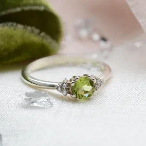 Gold ring with peridot and diamonds MONNY Thumbnail