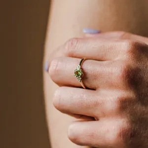 Gold ring with peridot and diamonds MONNY Thumbnail