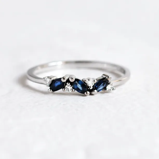 Zlatý prsten se safíry a kulatými diamanty VALLY Image