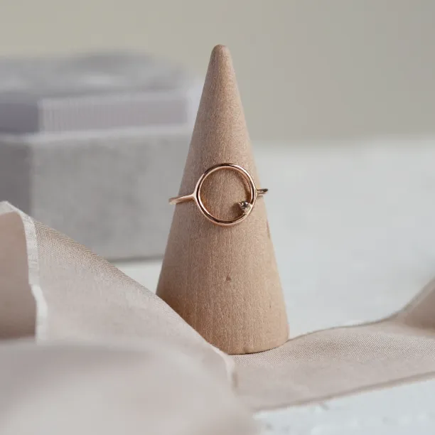 Zlatý minimalistický prsten s diamantem salt and pepper MERIDA Image