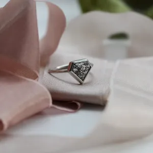 Angled view of the gold ALMONTE ring with rutile quartz