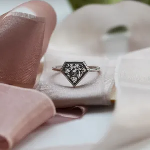 Close-up of the gold ALMONTE ring with rutile quartz and black inclusions