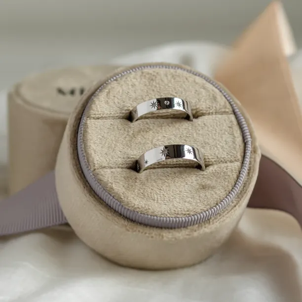 Gold wedding rings with stars and diamond STAR Image