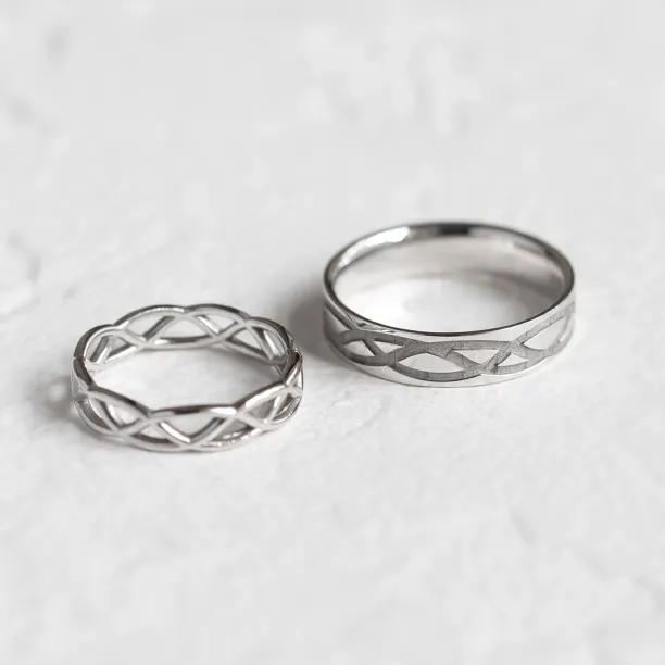 Matching wedding rings with ornament LESI Image