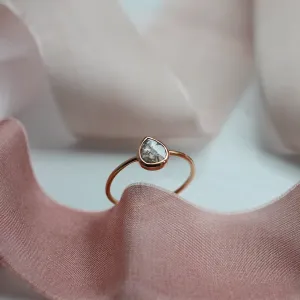 Minimalist gold ring with salt and pepper diamond XENÉ Thumbnail