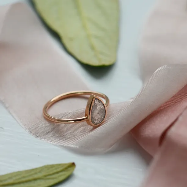 XENIA gold ring with salt and pepper diamond Image