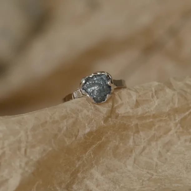 Gold ring with raw diamond GONI Image