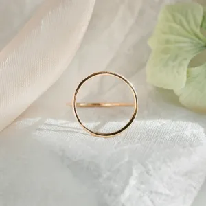 Minimalistický prsten z 14karátového růžového zlata s kruhem NORE