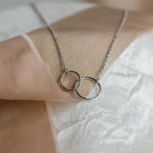 Minimalistický zlatý náhrdelník s kruhy VOVET Thumbnail