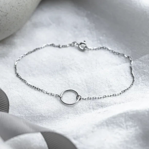 Minimalist gold bracelet with a circle KARME Image