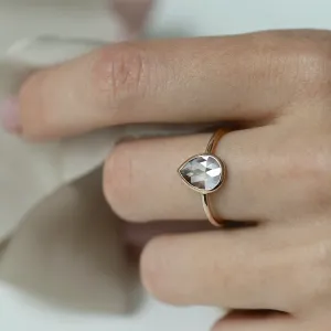 Close-up of the XENA gold ring with a salt and pepper diamond worn on the hand