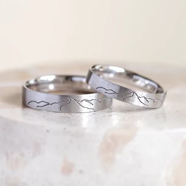 Gold wedding rings with engraved mountains TATRY  Image