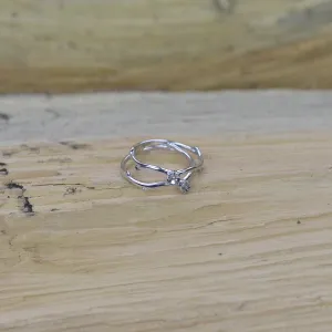 Minimalist daisy ring with diamonds VILO Thumbnail