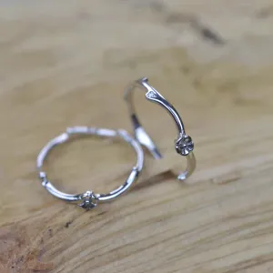 Minimalist daisy ring with diamonds VILO Thumbnail
