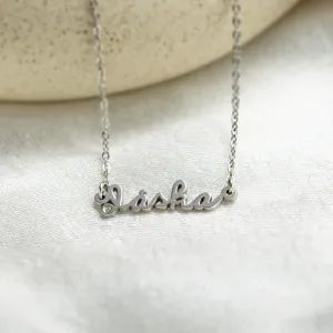 Detail nápisu Láska a diamantu na zlatém náramku TRISH