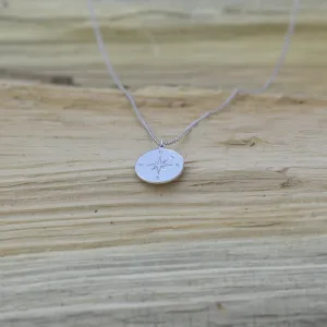 Stříbrný přívěsek s kompasem a diamantem na řetízku