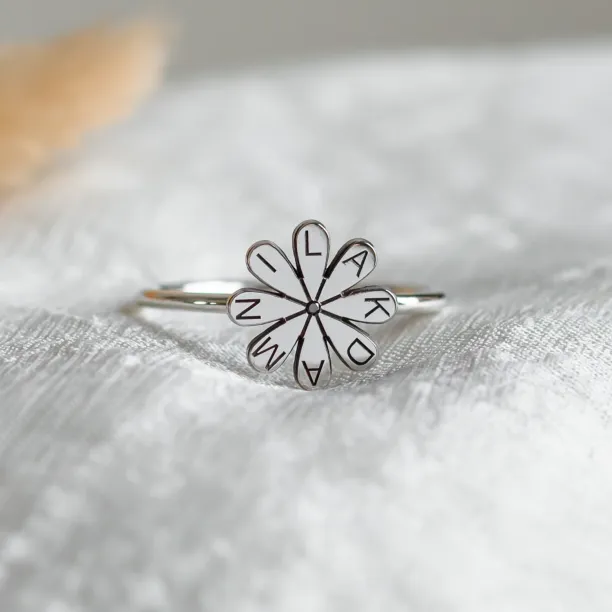 Gold ring with a diamond and engraving LEXI Image