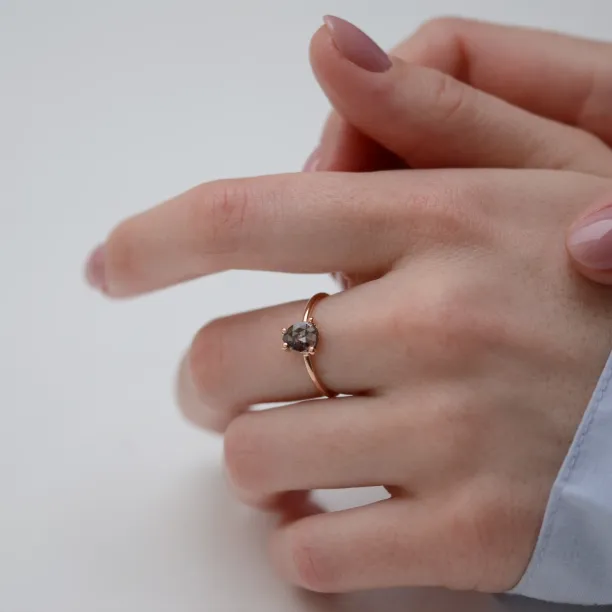 TERRI gold ring with salt and pepper diamond Image