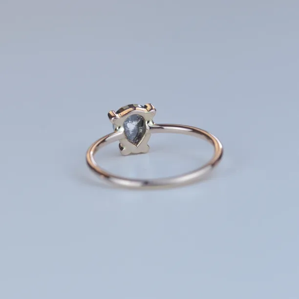 TERRI gold ring with salt and pepper diamond Image