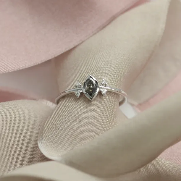 Gold ring with salt and pepper diamond 0.2ct SABI Image