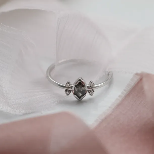 Gold ring with salt and pepper diamond 0.2ct SABI Image