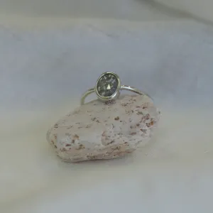 Šikmý pohled na zlatý prsten BONNIE s diamantem salt and pepper