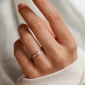 Platinový zásnubní prsten s diamantem  0.16ct FISKA
