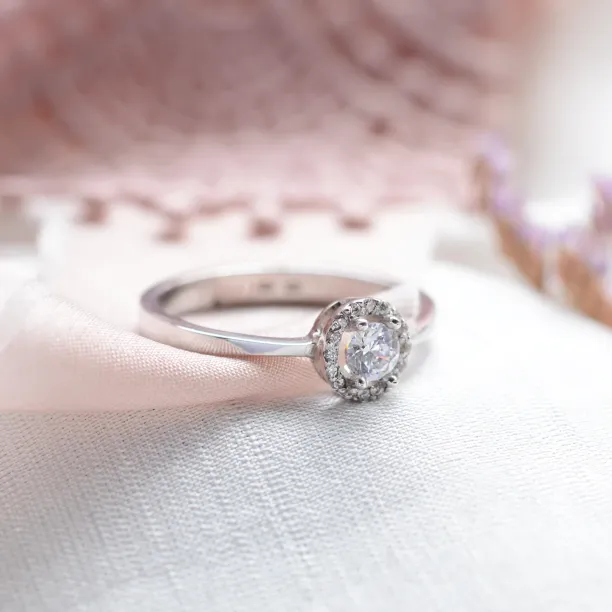 Platinový zásnubní prsten s diamanty HALOY Image