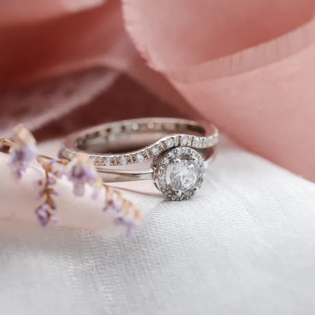 Platinový zásnubní prsten s diamanty HALOY Image