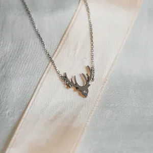 Zlatý náramek ELLEN s diamantem a motivem jelena, šikmý pohled