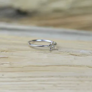 BETTY Silver ring with a diamond Thumbnail