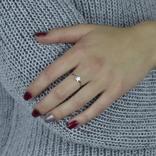 BETTY Silver ring with a diamond Image