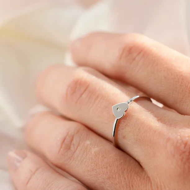 PATRICIA Heart shape gold diamond ring Image