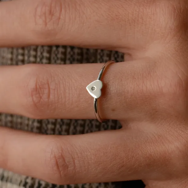 PATRICIA Heart shape gold diamond ring Image