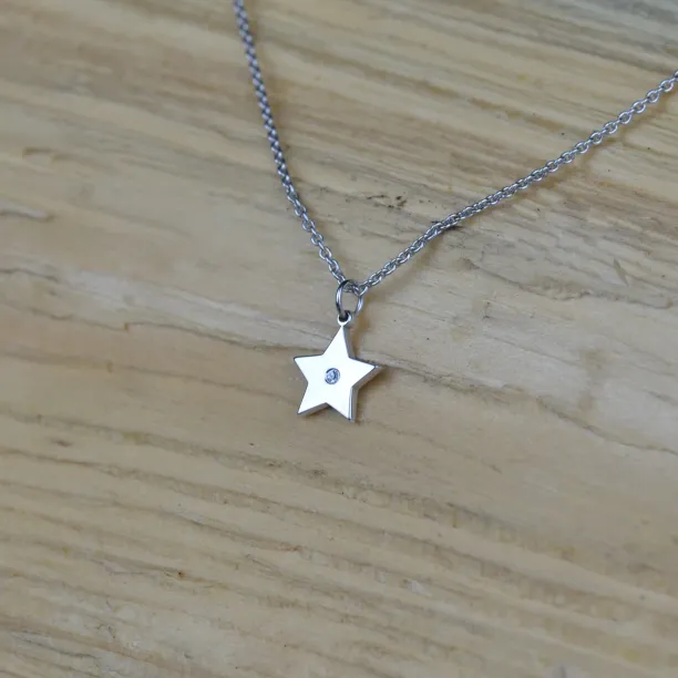Zlatý přívěsek VIVIAN ve tvaru hvězdy s diamantem Image