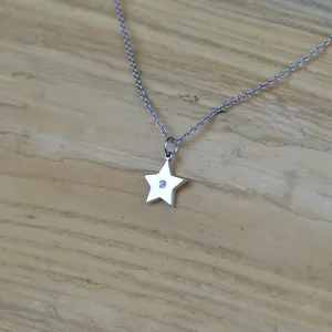 Zlatý přívěsek VIVIAN ve tvaru hvězdy s diamantem Thumbnail