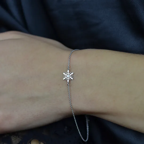 CORA gold bracelet with a diamond Image