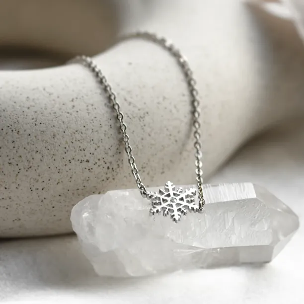 CORA gold bracelet with a diamond Image