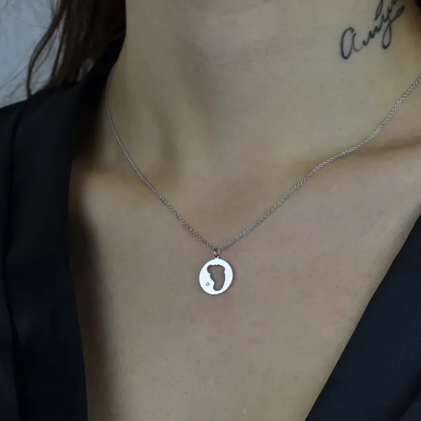 Gold diamond pendant with baby foot trace EIIA Image